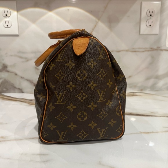 Vintage Louis Vuitton Speedy 30 with Dust Bag - Picture 4 of 10